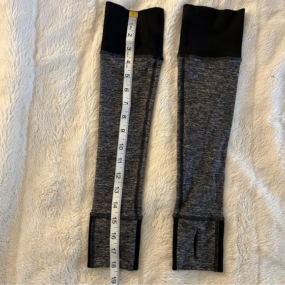 Lululemon grey and black running sleeves - women’s one size - Picture 6 of 6